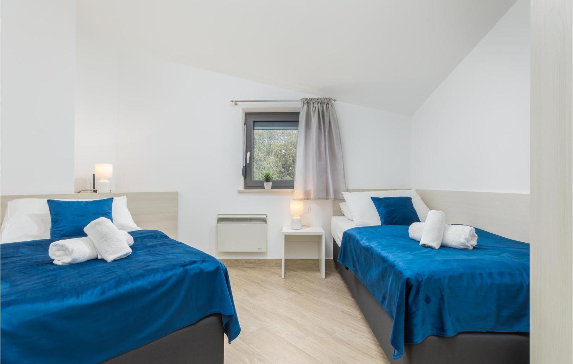 Stunning Apartment In Pjescana Uvala With Wifi Luaran gambar