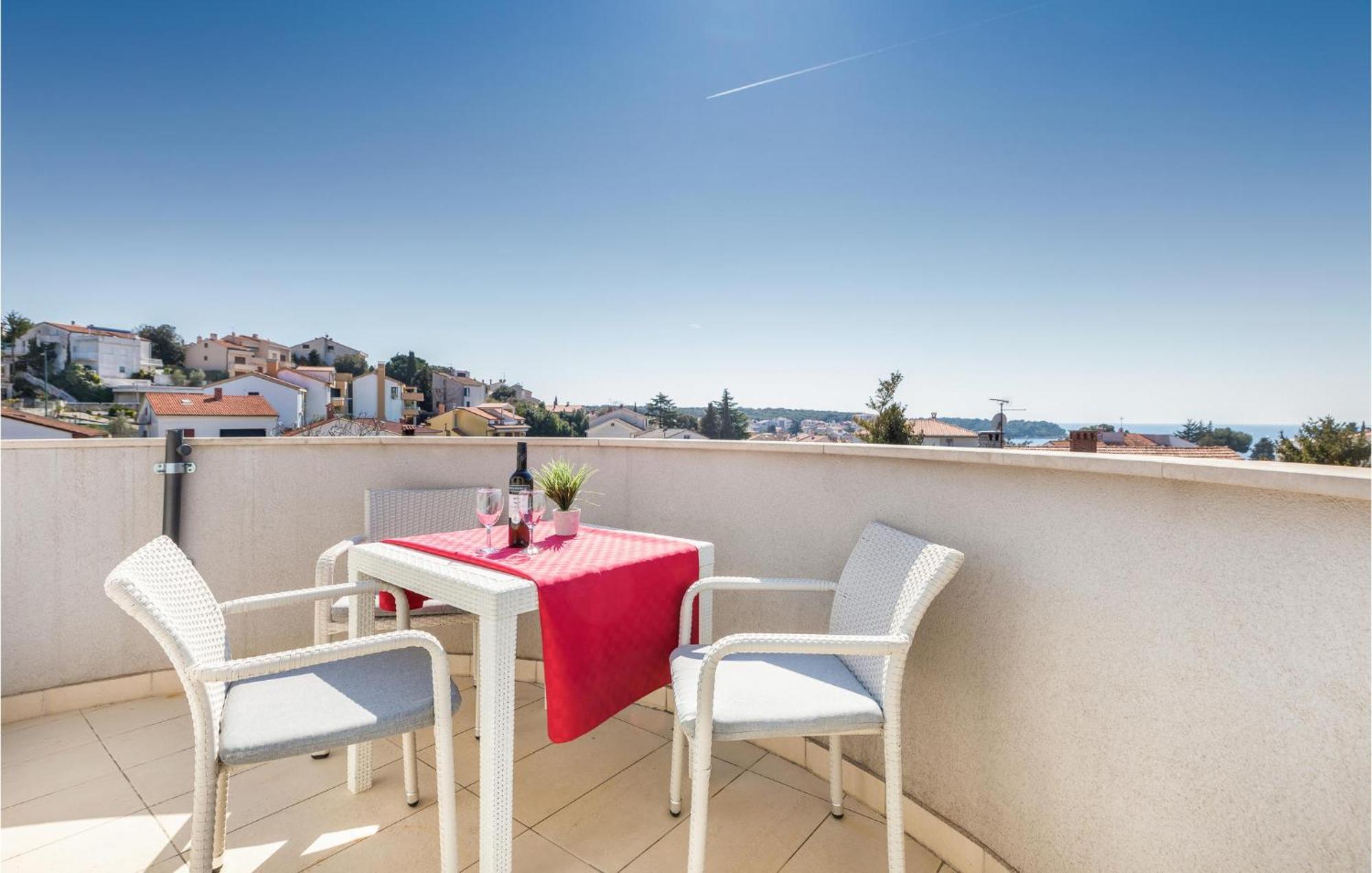 Stunning Apartment In Pjescana Uvala With Wifi Luaran gambar