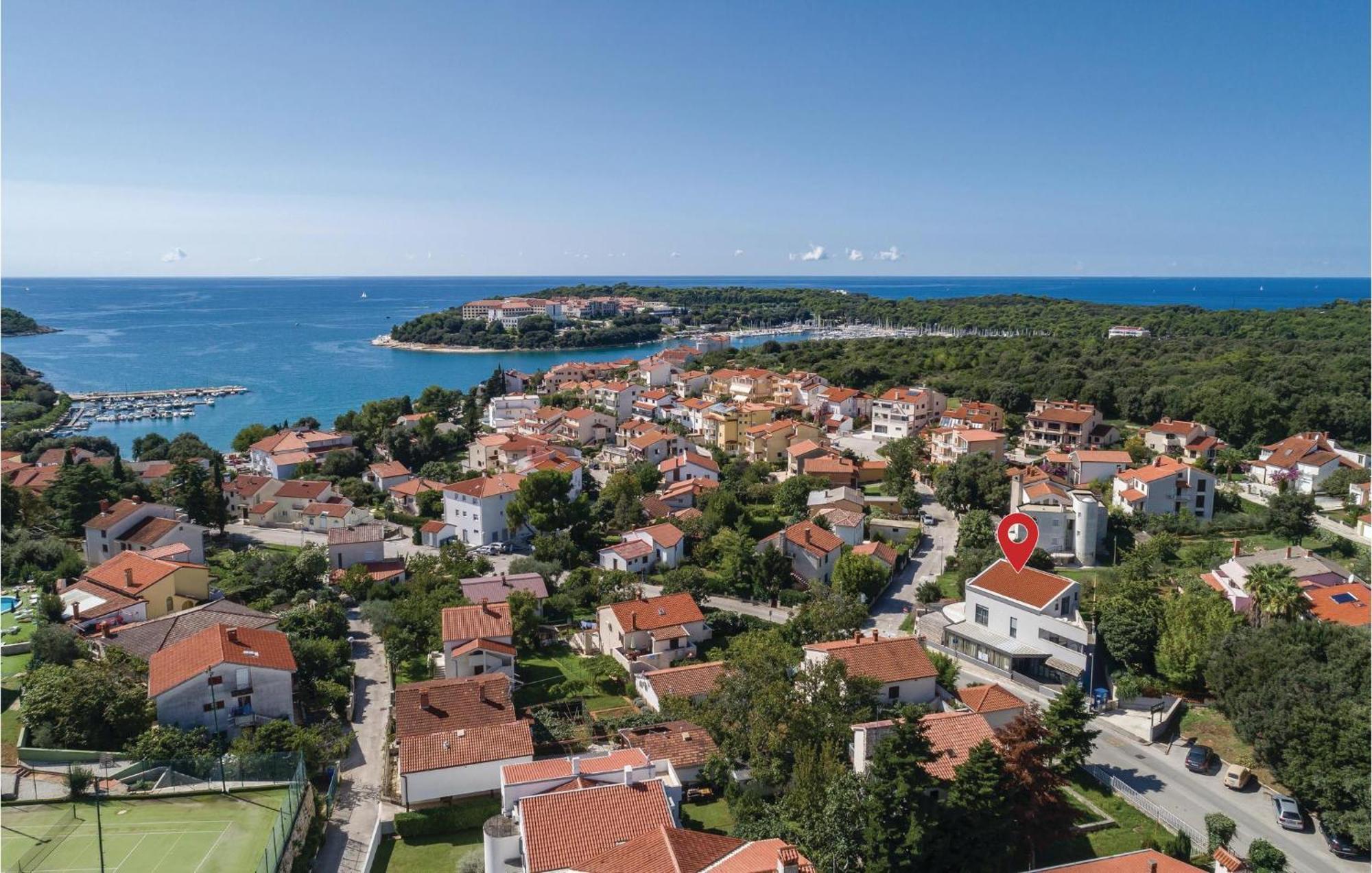 Stunning Apartment In Pjescana Uvala With Wifi Luaran gambar