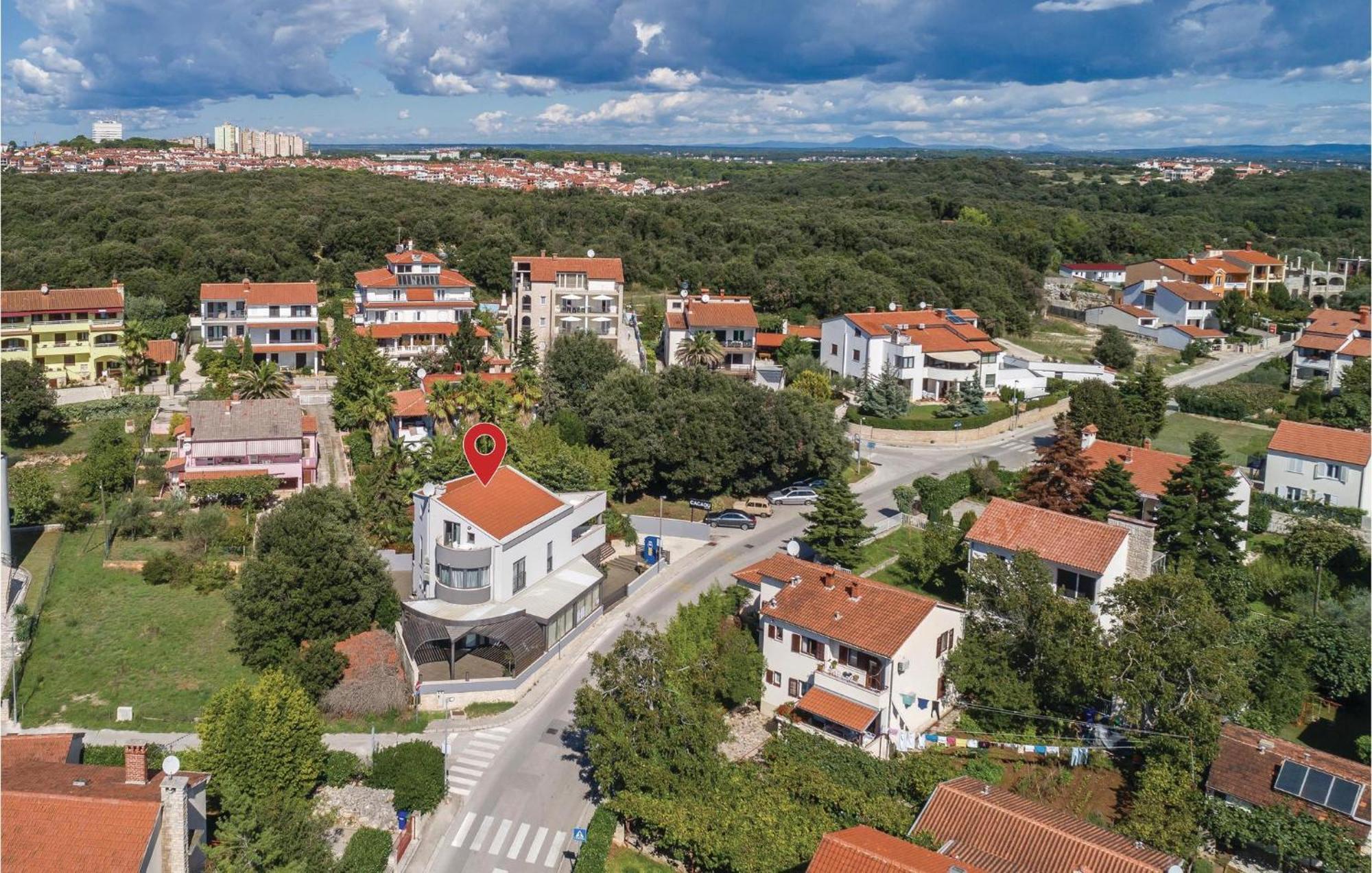 Stunning Apartment In Pjescana Uvala With Wifi Luaran gambar
